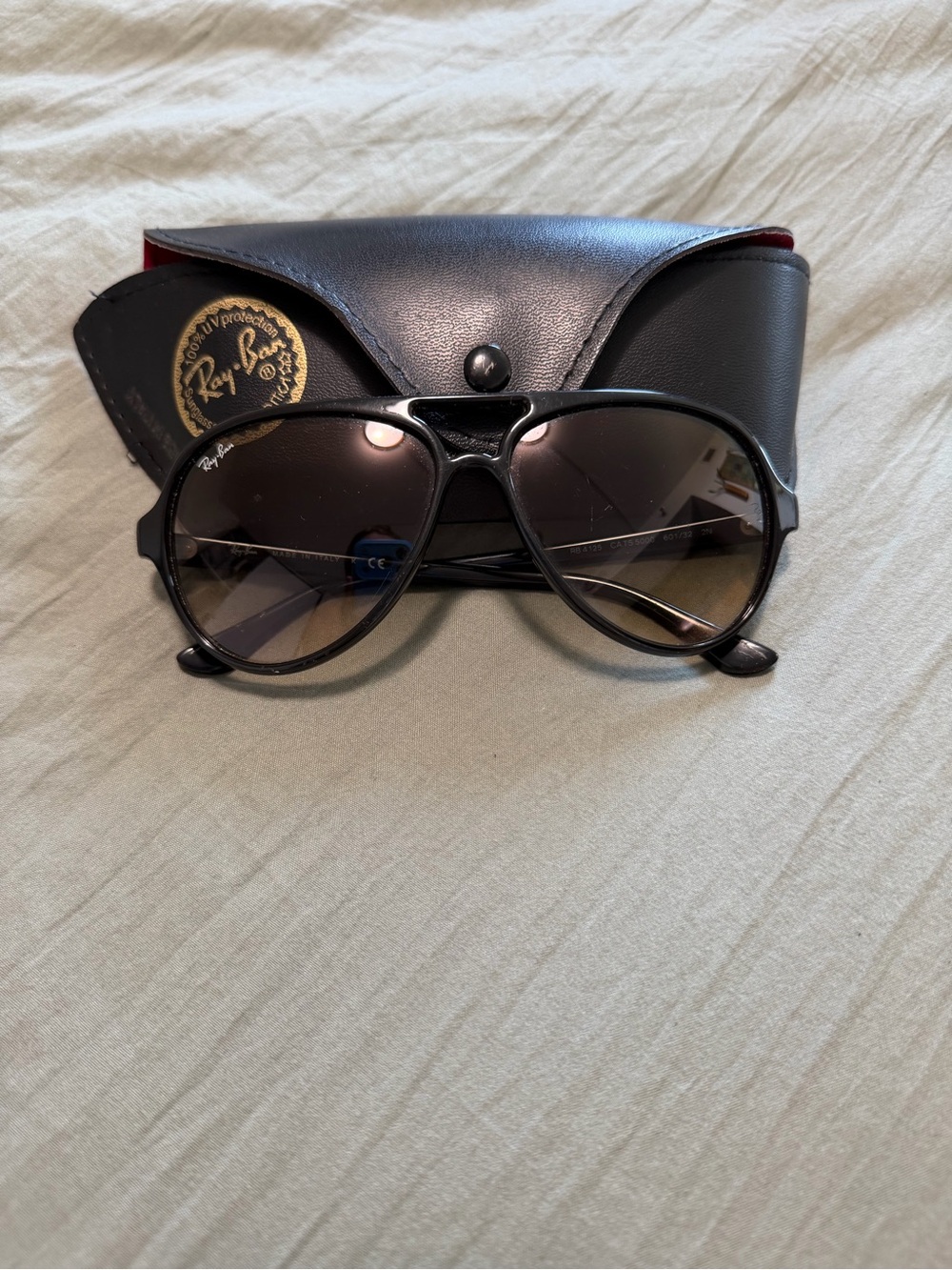 Ray-Ban Women's Black Gradient Lens Pilot Sunglasses